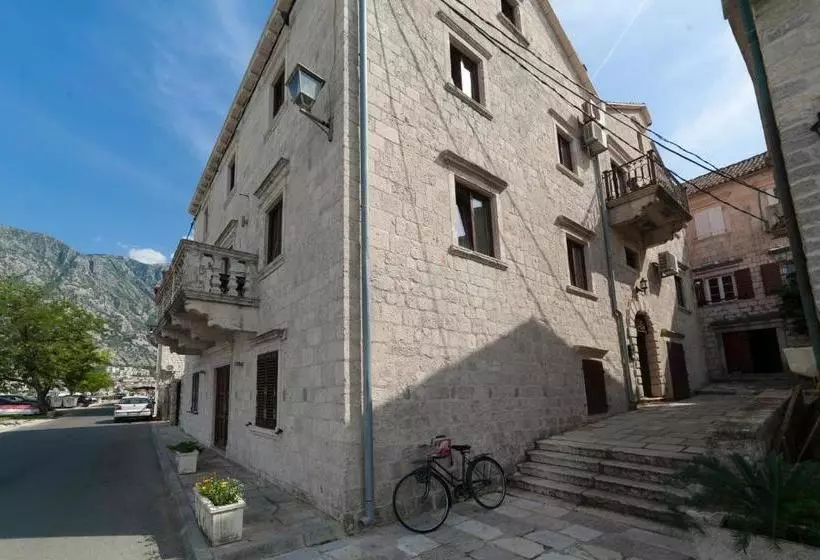 پانسیون Palace Lukovic