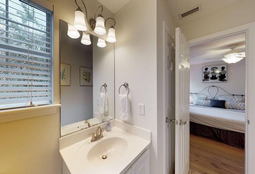 Seaturtle Cottage By Hodnett Cooper