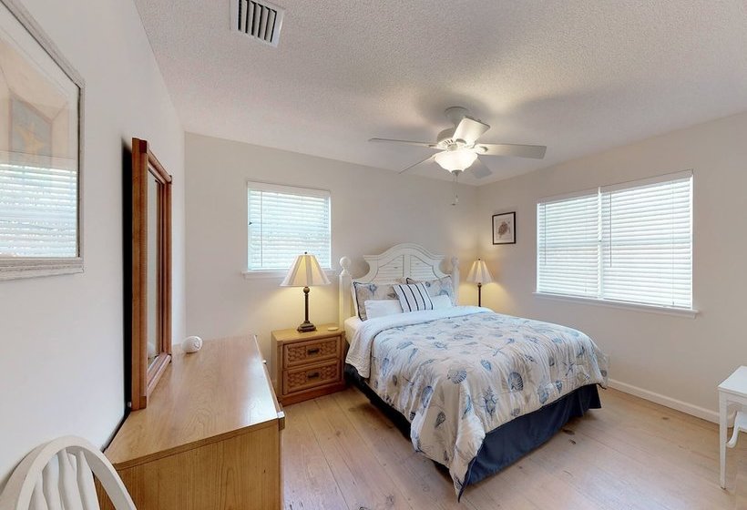 Seaturtle Cottage By Hodnett Cooper