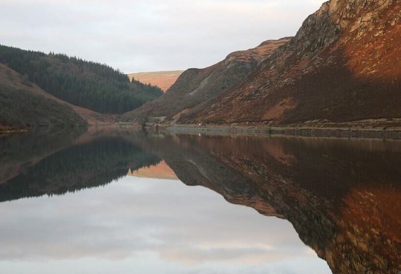Bronfelin & Troedyrhiw Holiday Cottages