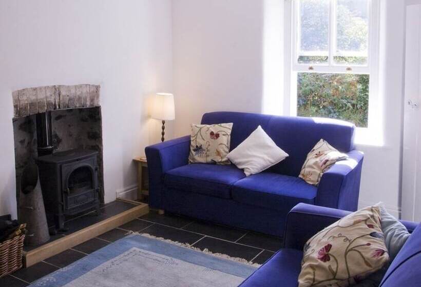 Bronfelin & Troedyrhiw Holiday Cottages