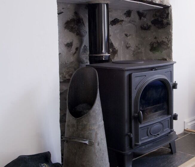 Bronfelin & Troedyrhiw Holiday Cottages