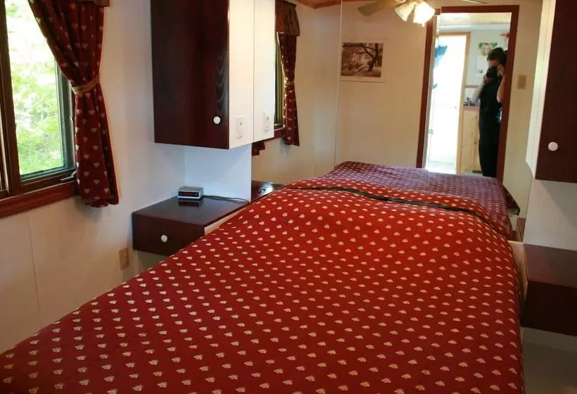 Camping   Chalets Lac St Augustin