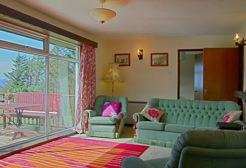 Hotelli Steading Holidays   Ceol Na Mara