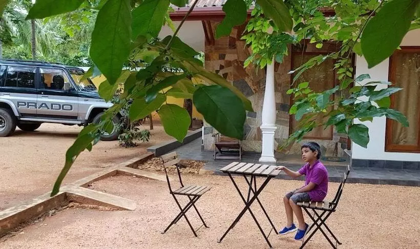 هتل The Calm Cabana