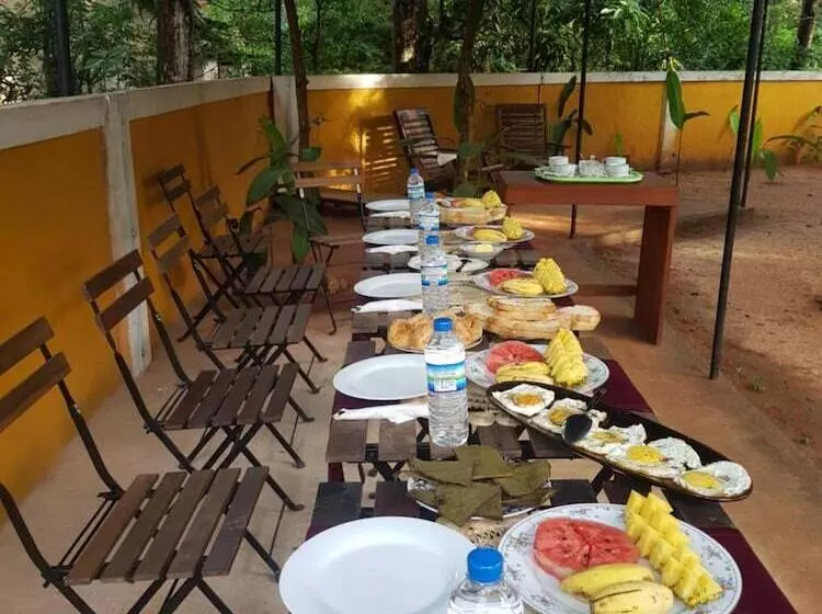 هتل The Calm Cabana