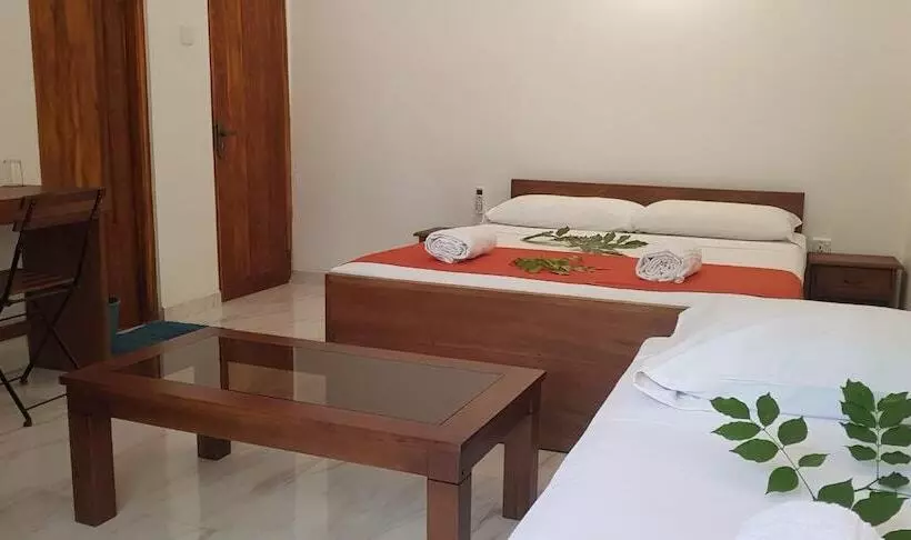 هتل The Calm Cabana