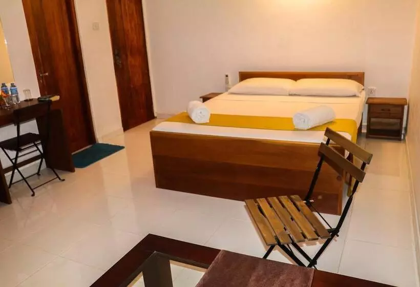 هتل The Calm Cabana