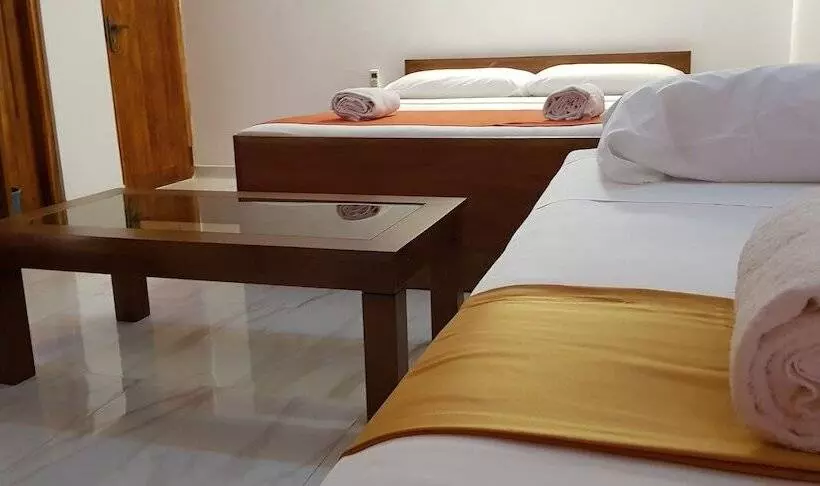 هتل The Calm Cabana