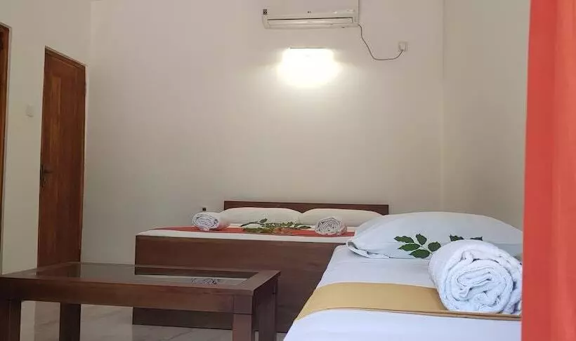 هتل The Calm Cabana