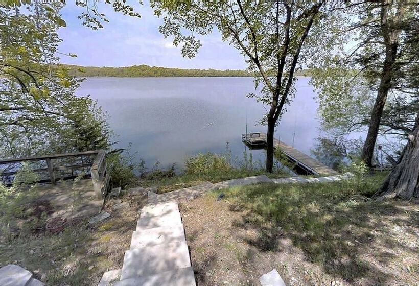 Lakefront Hideaway