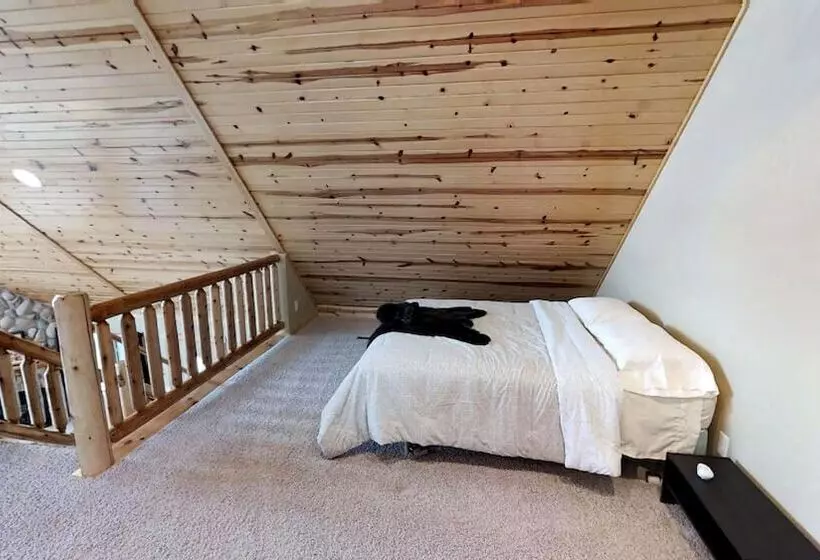 Lakefront Hideaway