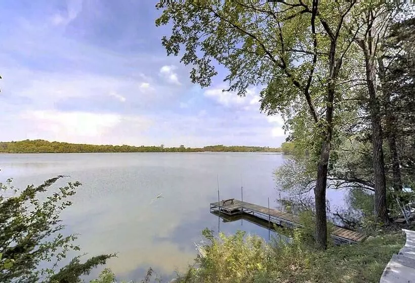 Lakefront Hideaway