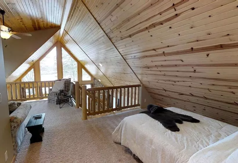 Lakefront Hideaway