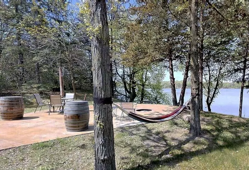 Lakefront Hideaway