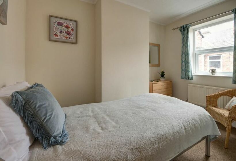 Pansy Cottage In Historic Tewkesbury