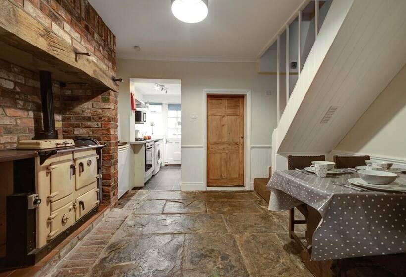 Pansy Cottage In Historic Tewkesbury