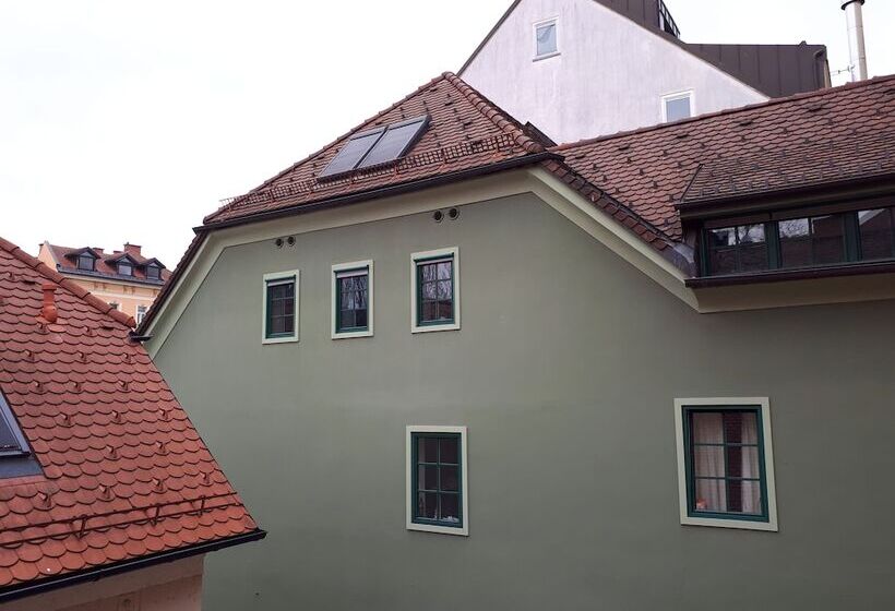 پانسیون Apartments And Rooms Meščanka