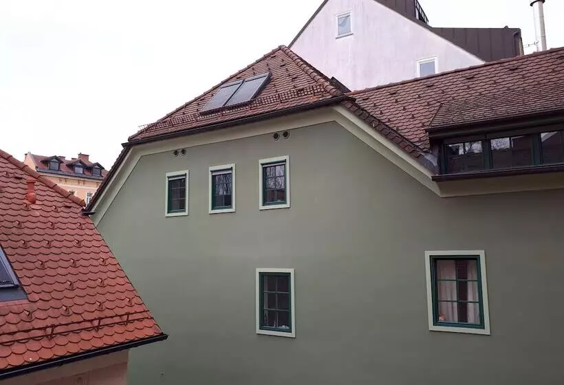 پانسیون Apartments And Rooms Meščanka