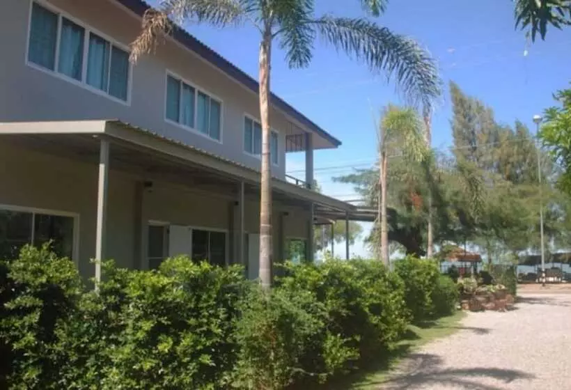 ペンション Baan Aroka Beach Front