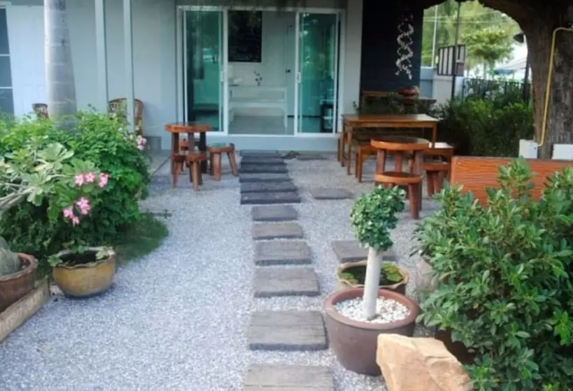 ペンション Baan Aroka Beach Front