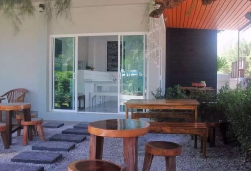 ペンション Baan Aroka Beach Front