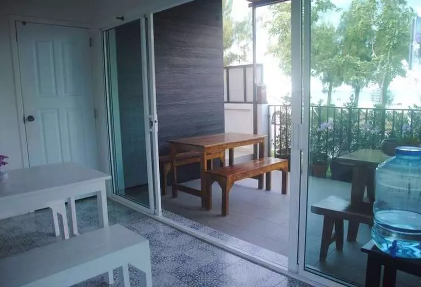 ペンション Baan Aroka Beach Front
