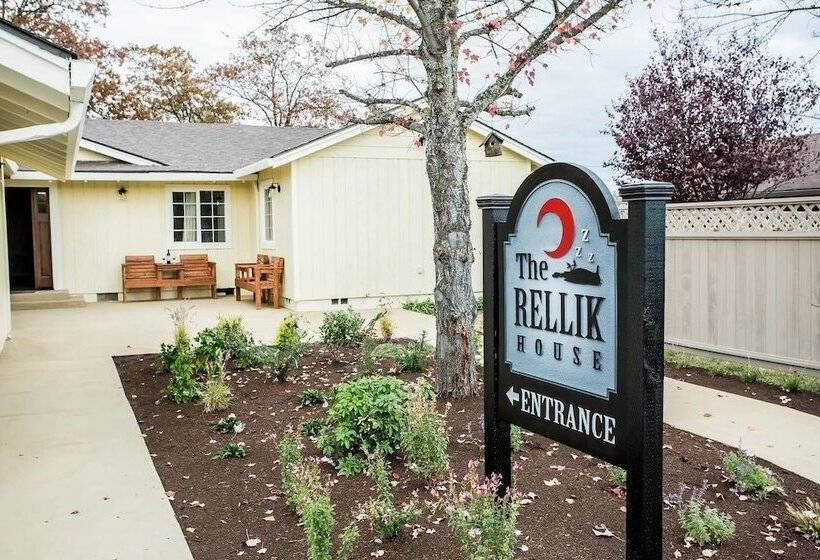 Raven Suite At Rellik House. Winery & Alpaca Farm