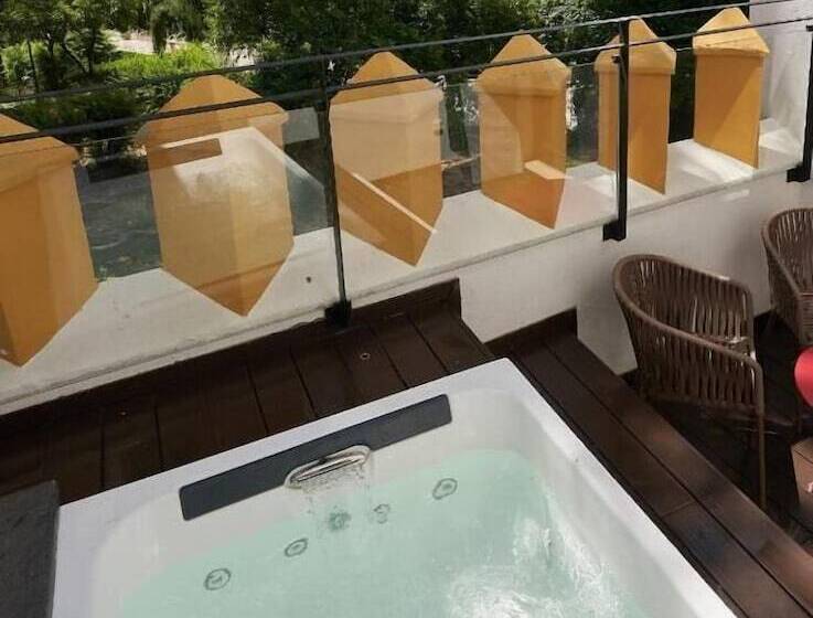 Suites Murillo Plaza Sta. Cruz