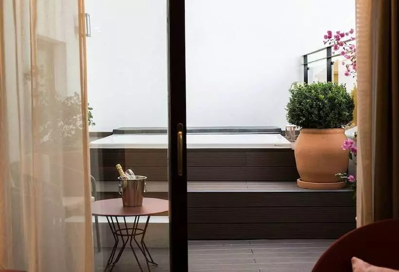 Suites Murillo Plaza Sta. Cruz