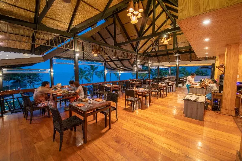 Hotelli Coral Cliff Beach Resort Samui Sha Plus