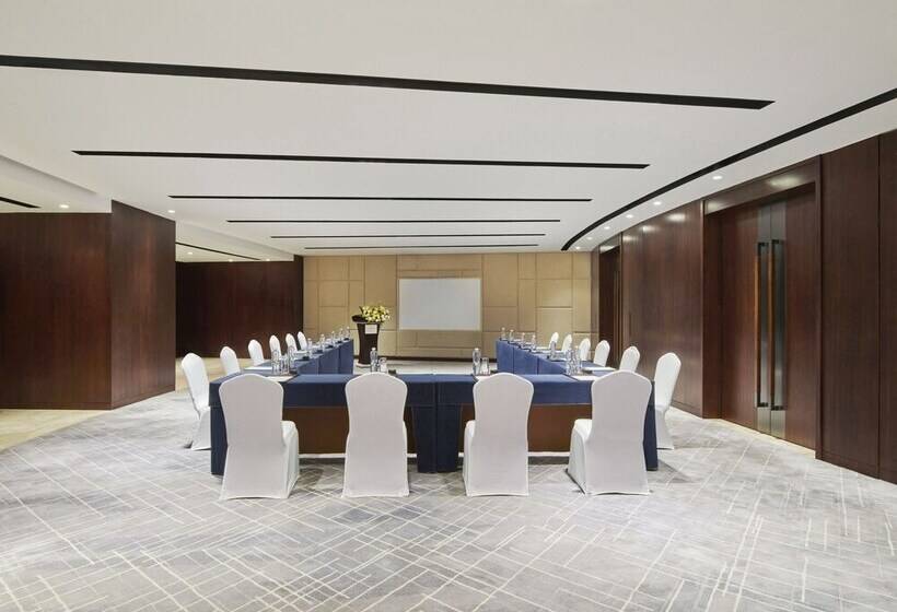 Crowne Plaza Zhuhai City Center, An Ihg Hotel   Offers Free One Way Shuttle To Chimelong Ocean Kingd