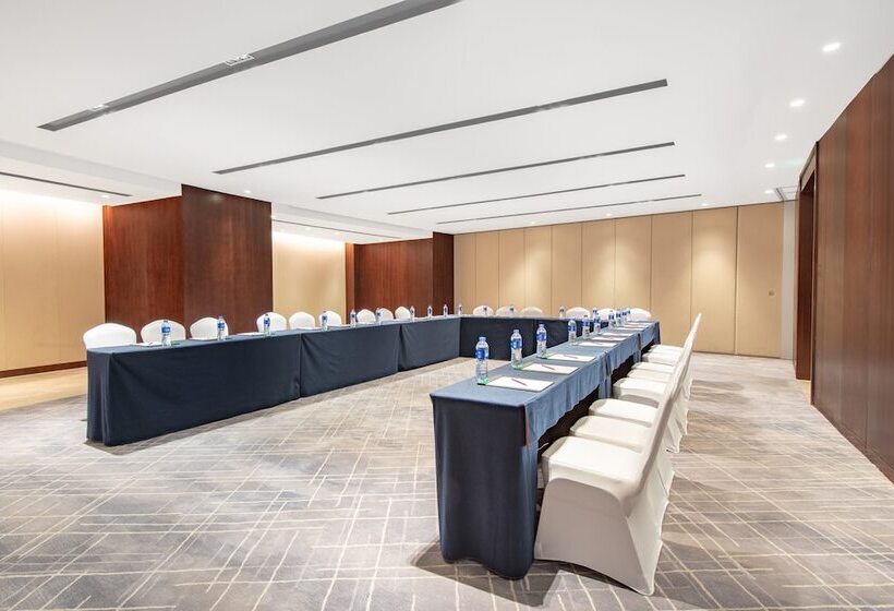 Crowne Plaza Zhuhai City Center, An Ihg Hotel   Offers Free One Way Shuttle To Chimelong Ocean Kingd