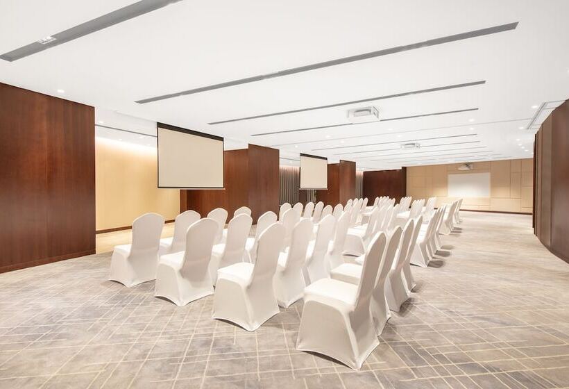 Crowne Plaza Zhuhai City Center, An Ihg Hotel   Offers Free One Way Shuttle To Chimelong Ocean Kingd