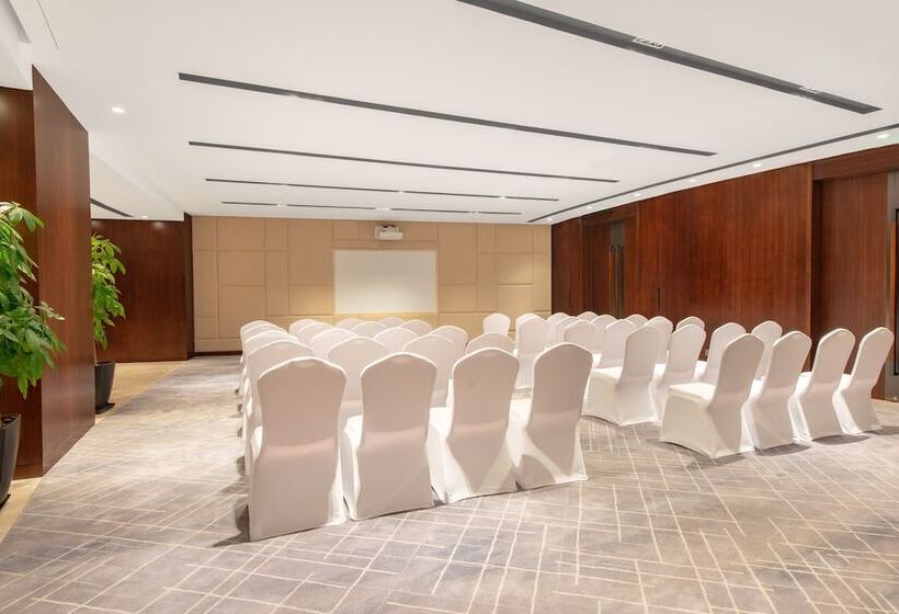 Crowne Plaza Zhuhai City Center, An Ihg Hotel   Offers Free One Way Shuttle To Chimelong Ocean Kingd