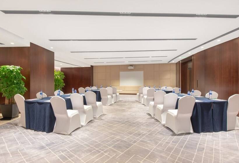 Crowne Plaza Zhuhai City Center, An Ihg Hotel   Offers Free One Way Shuttle To Chimelong Ocean Kingd