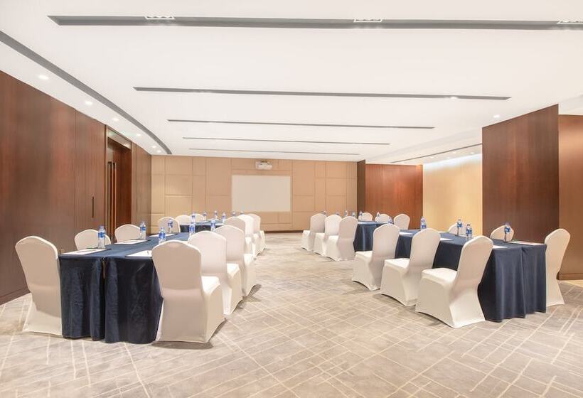 Crowne Plaza Zhuhai City Center, An Ihg Hotel   Offers Free One Way Shuttle To Chimelong Ocean Kingd