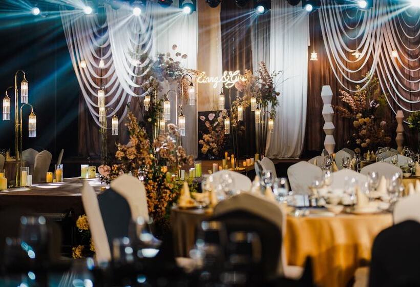 Crowne Plaza Zhuhai City Center, An Ihg Hotel   Offers Free One Way Shuttle To Chimelong Ocean Kingd