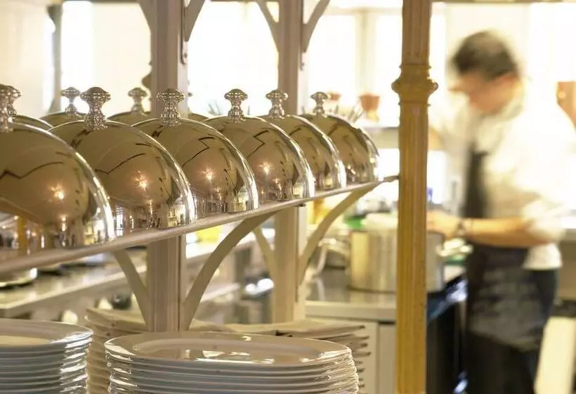 호텔 De Nederlanden, Restaurant & Boutique