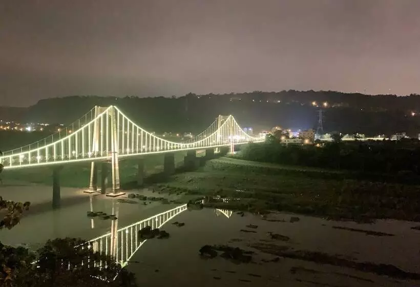 هتل Howard Lake Resort Shihmen Dam