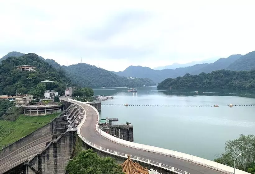 هتل Howard Lake Resort Shihmen Dam