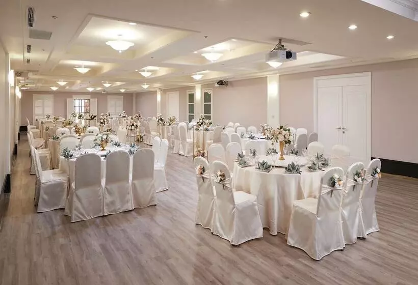 هتل Howard Lake Resort Shihmen Dam