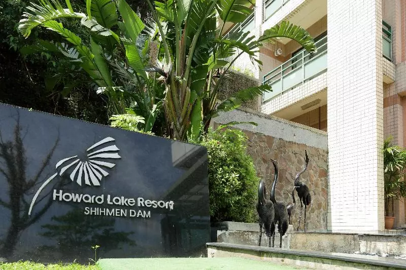 هتل Howard Lake Resort Shihmen Dam