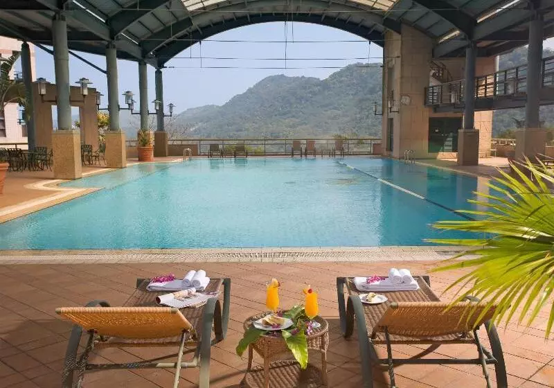 هتل Howard Lake Resort Shihmen Dam