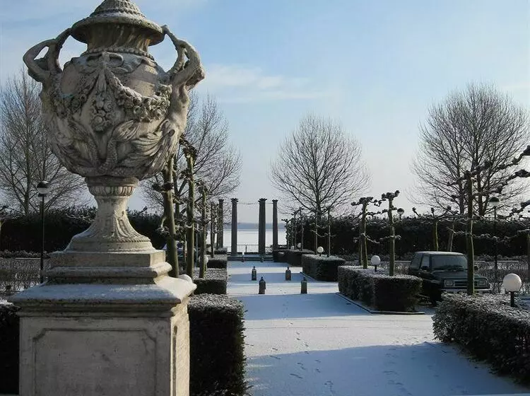 Отель Hampshire Newport Huizen