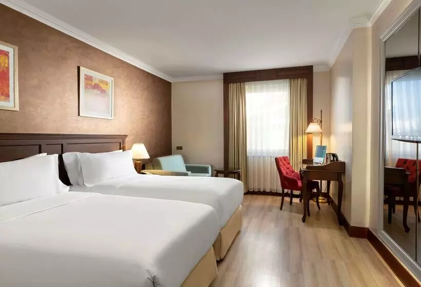 ホテル Occidental Taksim