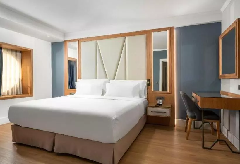 ホテル Occidental Taksim