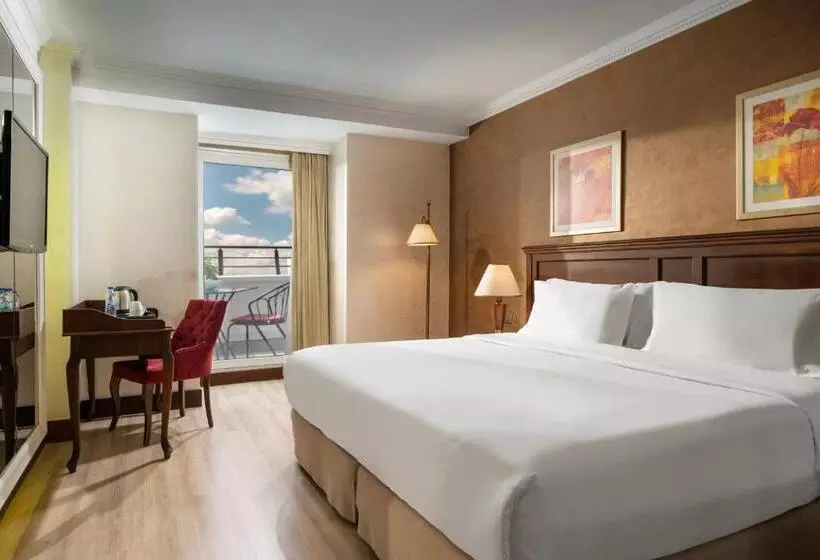 ホテル Occidental Taksim