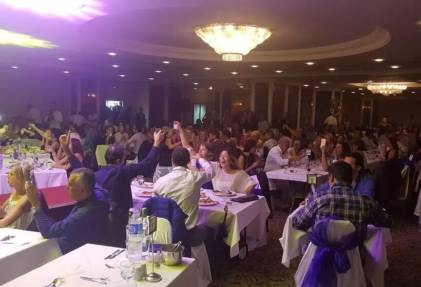 Otel The Green Park  Merter