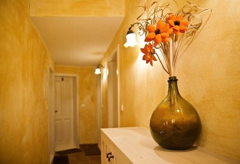 Apartments Hiša Pod Gradom